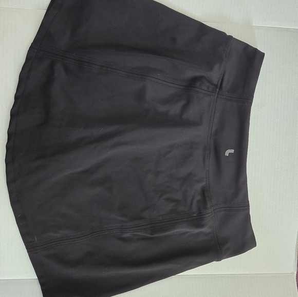 LOLE skort with pockets size medium - Picture 3 of 5